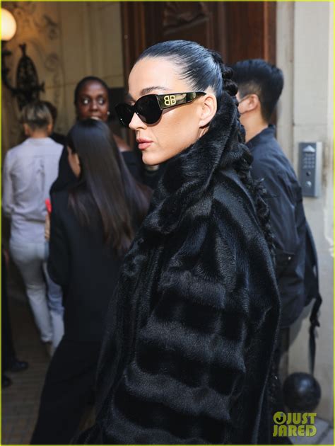 katy perry leaked pictures|Katy Perry Goes Topless Under an Open Coat at。